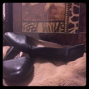 Practically new black pointed toe flats! 😘
