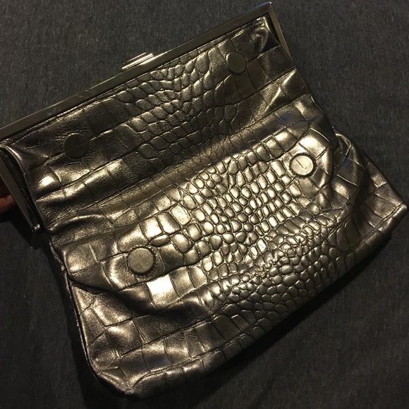 Silver Goldenbleu Clutch - Picture 3 of 4