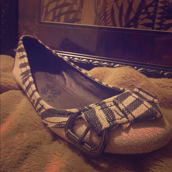 Cream & Black Print Flats!