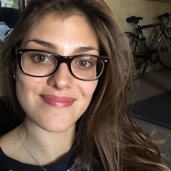 Meet your Posher, Chloe