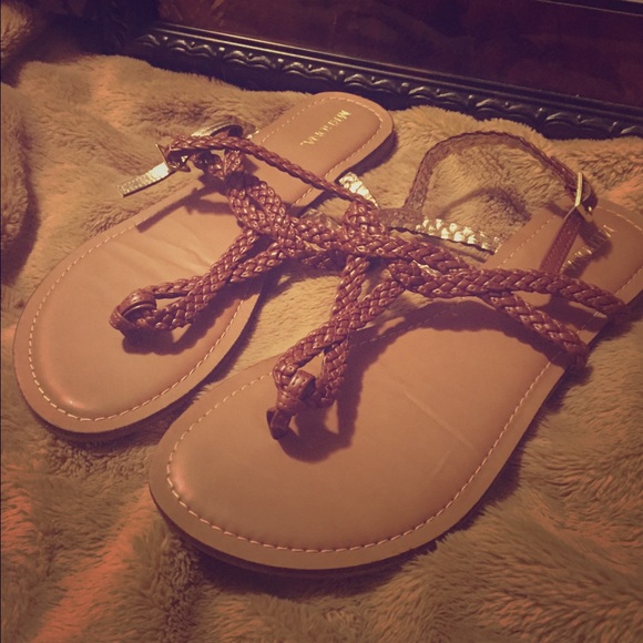 Basically new, in great shape, sandals!