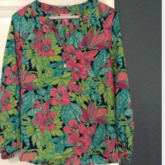 Lilly Pulitzer blouse size XS.