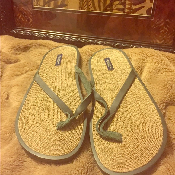 New! AE sandals
