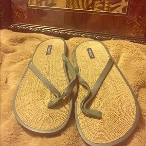 New! AE sandals