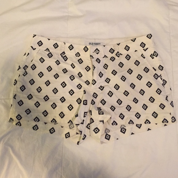 Old Navy black and white patterned shorts