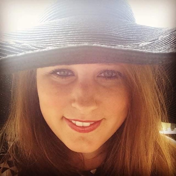 Meet your Posher, Christine - Picture 2 of 2