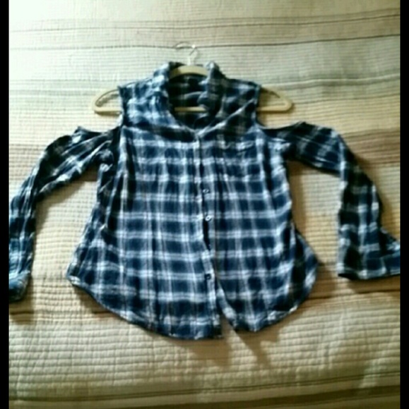 Cut out shoulder flannel shirt.