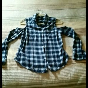 Cut out shoulder flannel shirt.