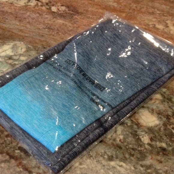 Blue Workout Leggings. - Picture 4 of 6