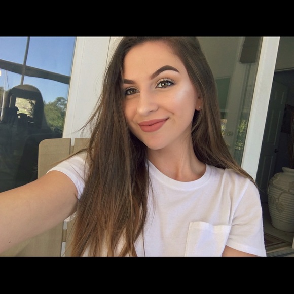 Meet your Posher, Christen - Picture 1 of 1