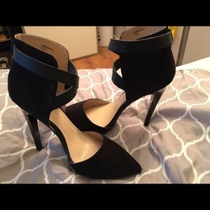 Black pointed closed toe heels