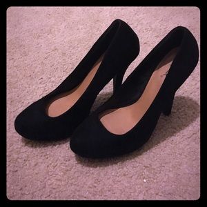 Black suede pumps size 8