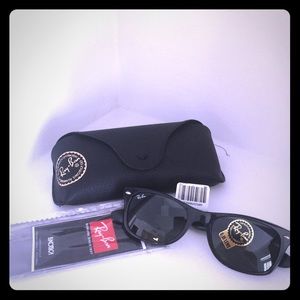 Uni-sex ray ban sunglasses⬇️⬇️⬇️