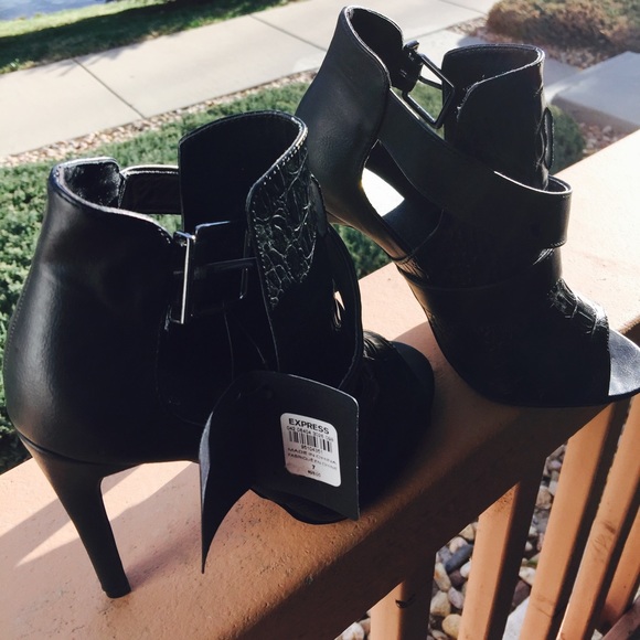 Black express booties brand new - Picture 3 of 4