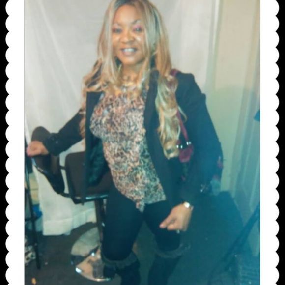 Meet your Posher, Debra - Picture 1 of 1