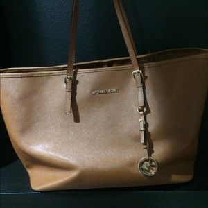 Michael kors jet set tote