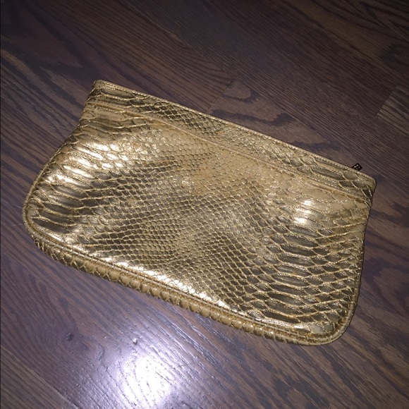 $20 Guess clutch