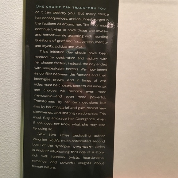 Insurgent, by Veronica Roth - Picture 2 of 3