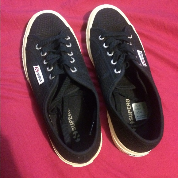 💣ONE DAY SALE💣Superga" navy blue canvas shoes.