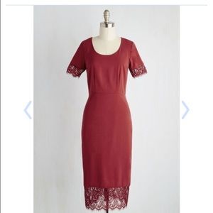De collection lace midi dress