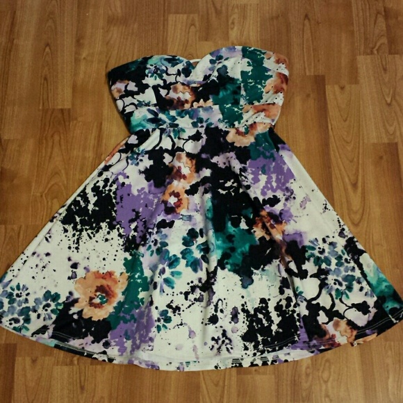 Strapless sweetheart neckline dress