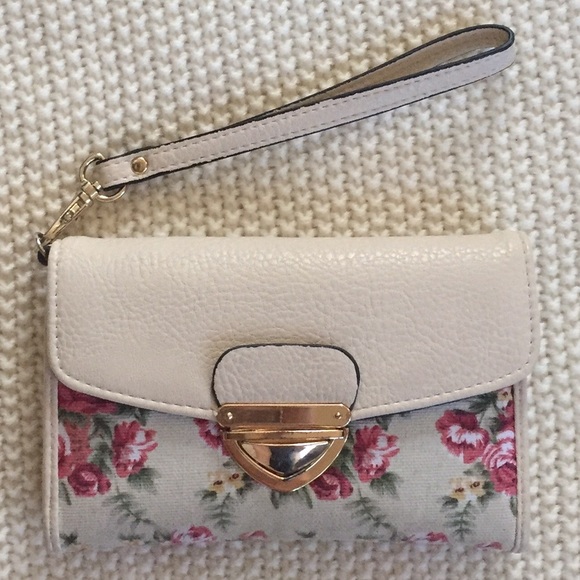 DSW Handbags - DSW Floral Wallet