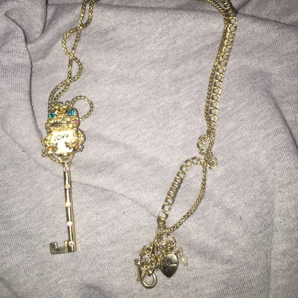 Betsey Johnson"Rose Garden"long frog key necklace