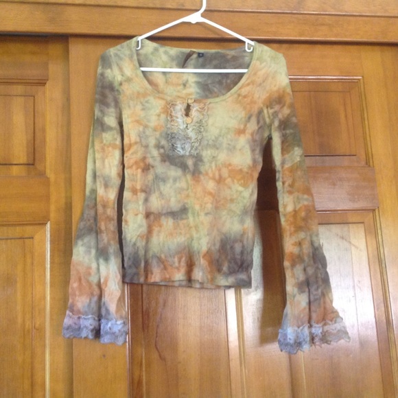 Really Cute Long Sleeve Top!