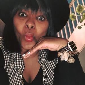 Meet your Posher, Claire