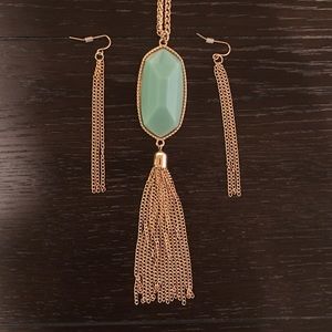 NWOT⚡️Gold and Mint Tassel Necklace