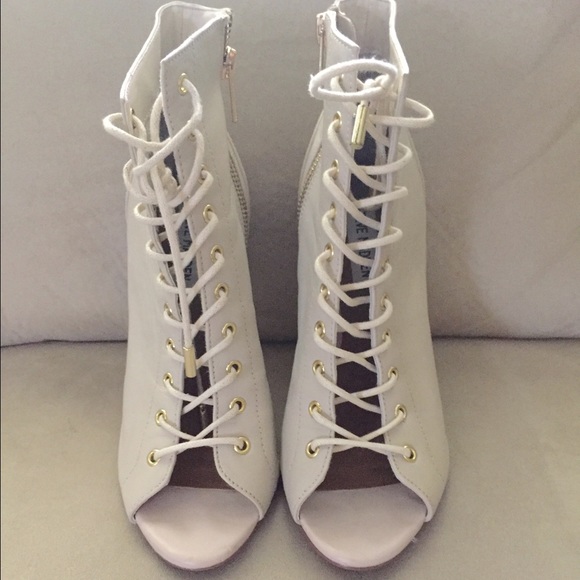 Steve Madden nude lace-up heels