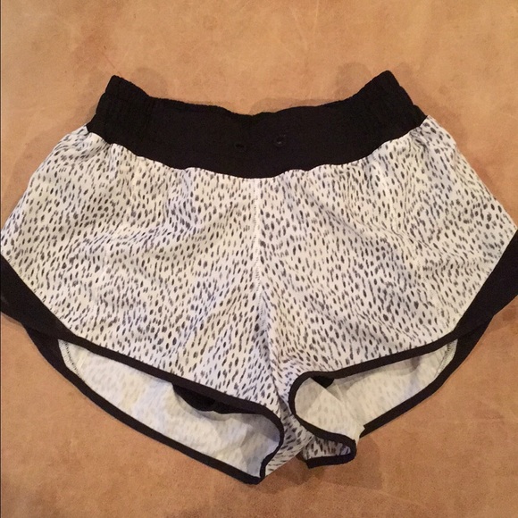 Lululemon Hotty Hot Short
