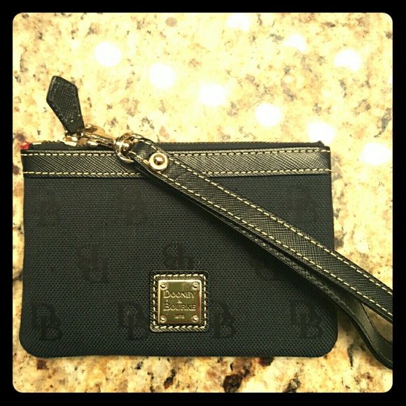 NWOT Dooney & Bourke wristlet