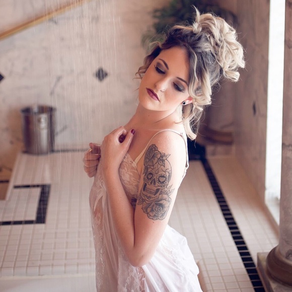 Meet your Posher, Cassandra - Picture 2 of 4