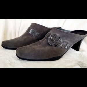 Aerosoles grey suede clogs