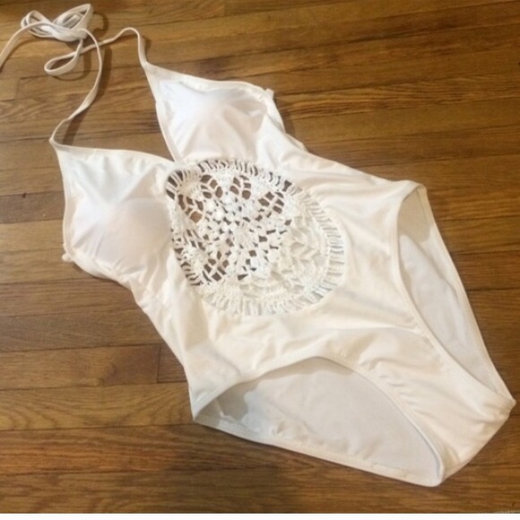 Crochet cutout one piece Boho chic swimsuit - Picture 2 of 4