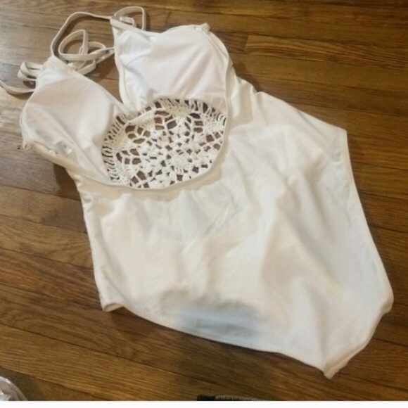 Crochet cutout one piece Boho chic swimsuit - Picture 3 of 4