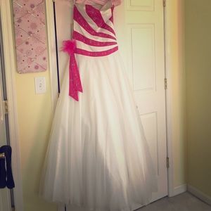 Pink and white size 4 prom dress!!!