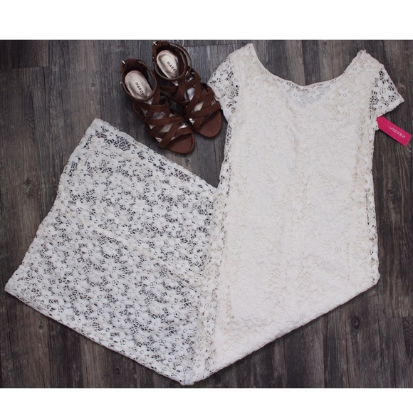Xhilaration Dresses & Skirts - Crochet Lace Maxi Dress