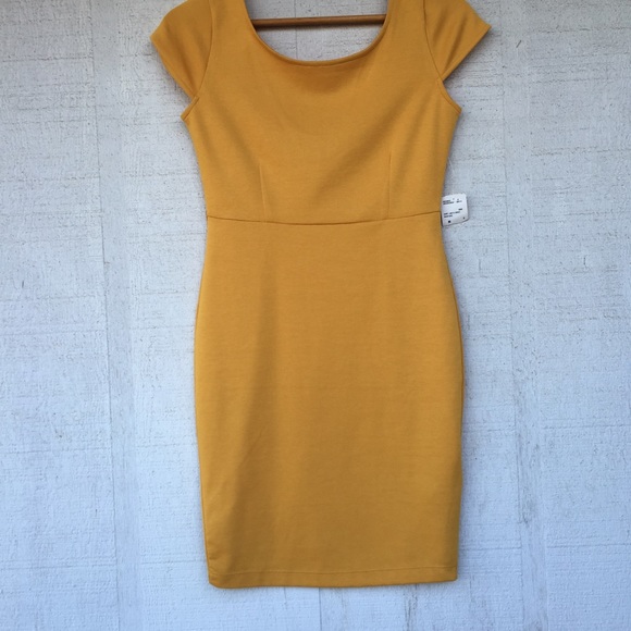 yellow dress