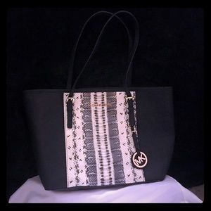 MICHAEL KORS BLK PYTHON SAFFIANO LEATHER TOTE