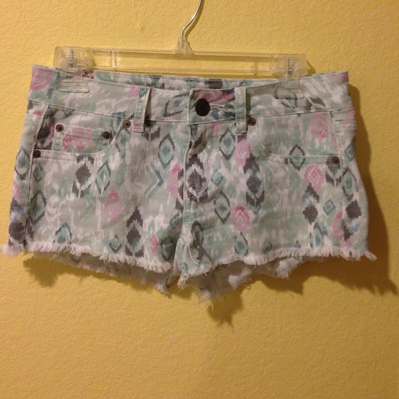 Pattern AEO denim shorts