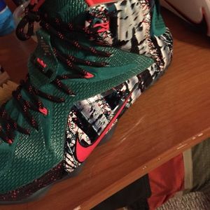 Lebron 12 Christmas