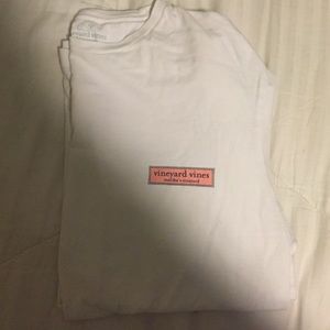 Vineyard vines. Plain white Tshirt
