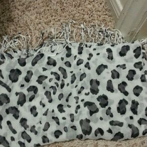 Black and white scarf