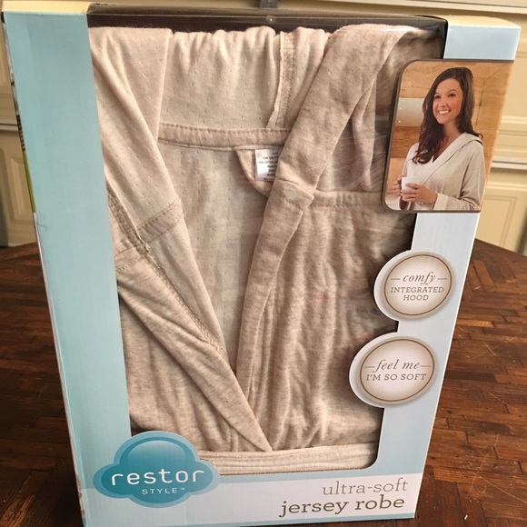 restor robe brand new!