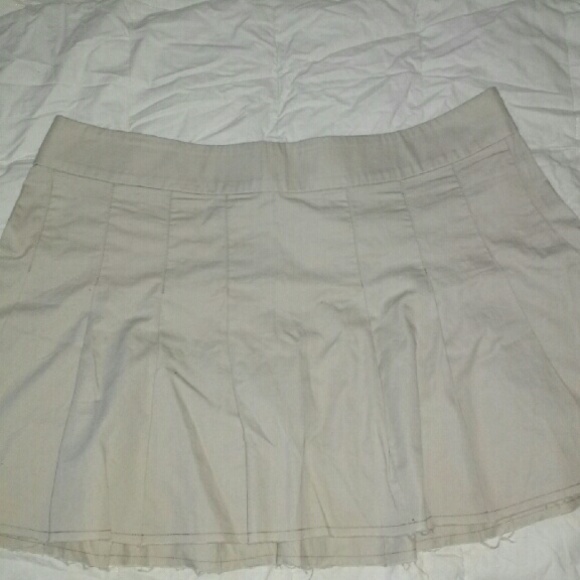 American Eagle Khaki pleated Skirt