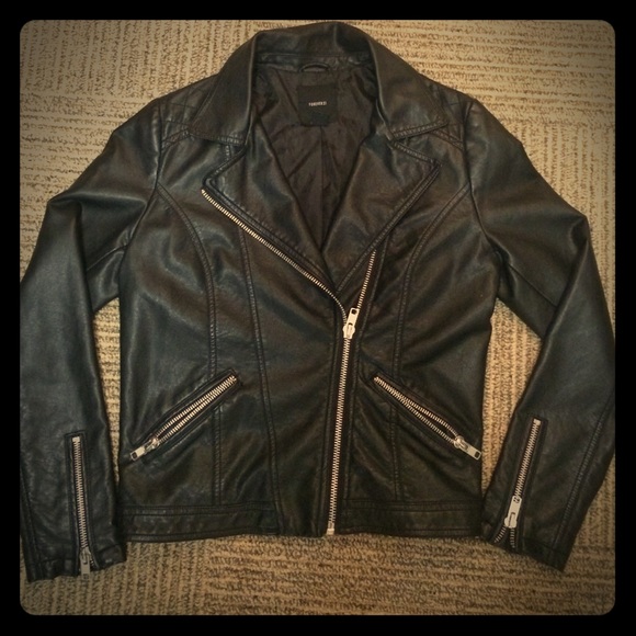 Forever 21 Jackets & Blazers - ⚡️Sunday Flash Sale⚡️Faux Leather Moto Jacket