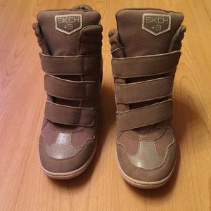 Sketchers high top heeled sneakers