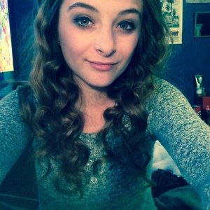 Meet your Posher, Claire